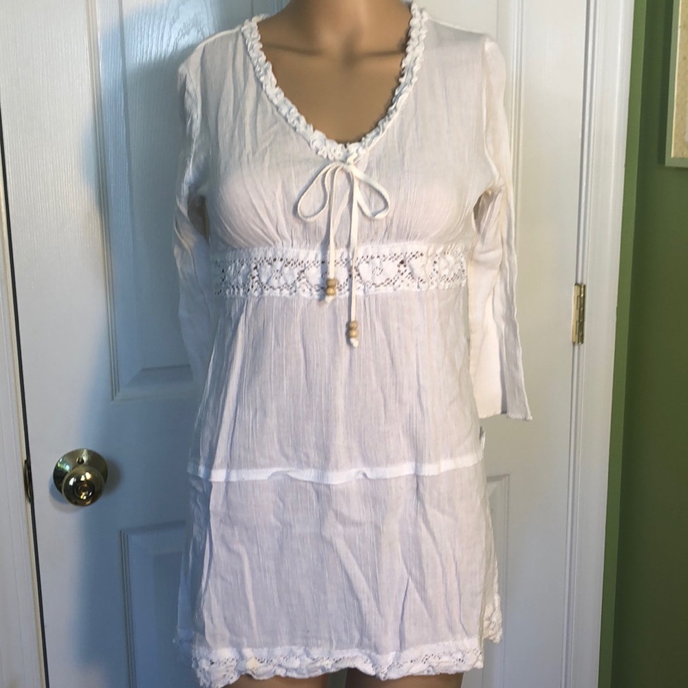 White 3/4 sleeve boho shirt.